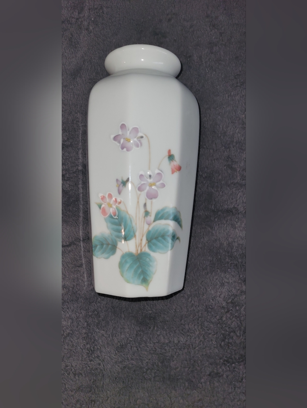 Otagiri White Porcelain Wall Pocket Vase with Pastel Pink & Lavender Flowers